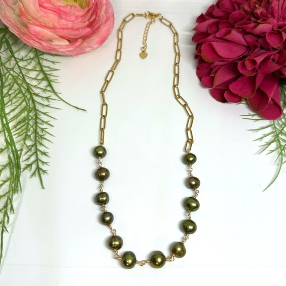 NEW⚜️Olive Green Freshwater Pearl Handmade Necklace